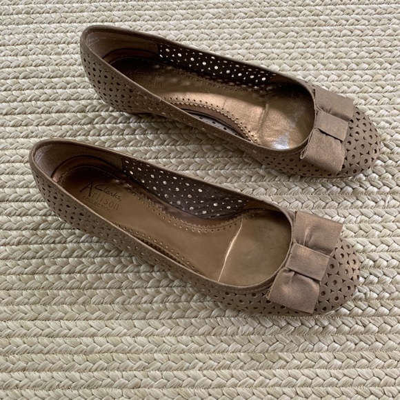 clarks artisan flats